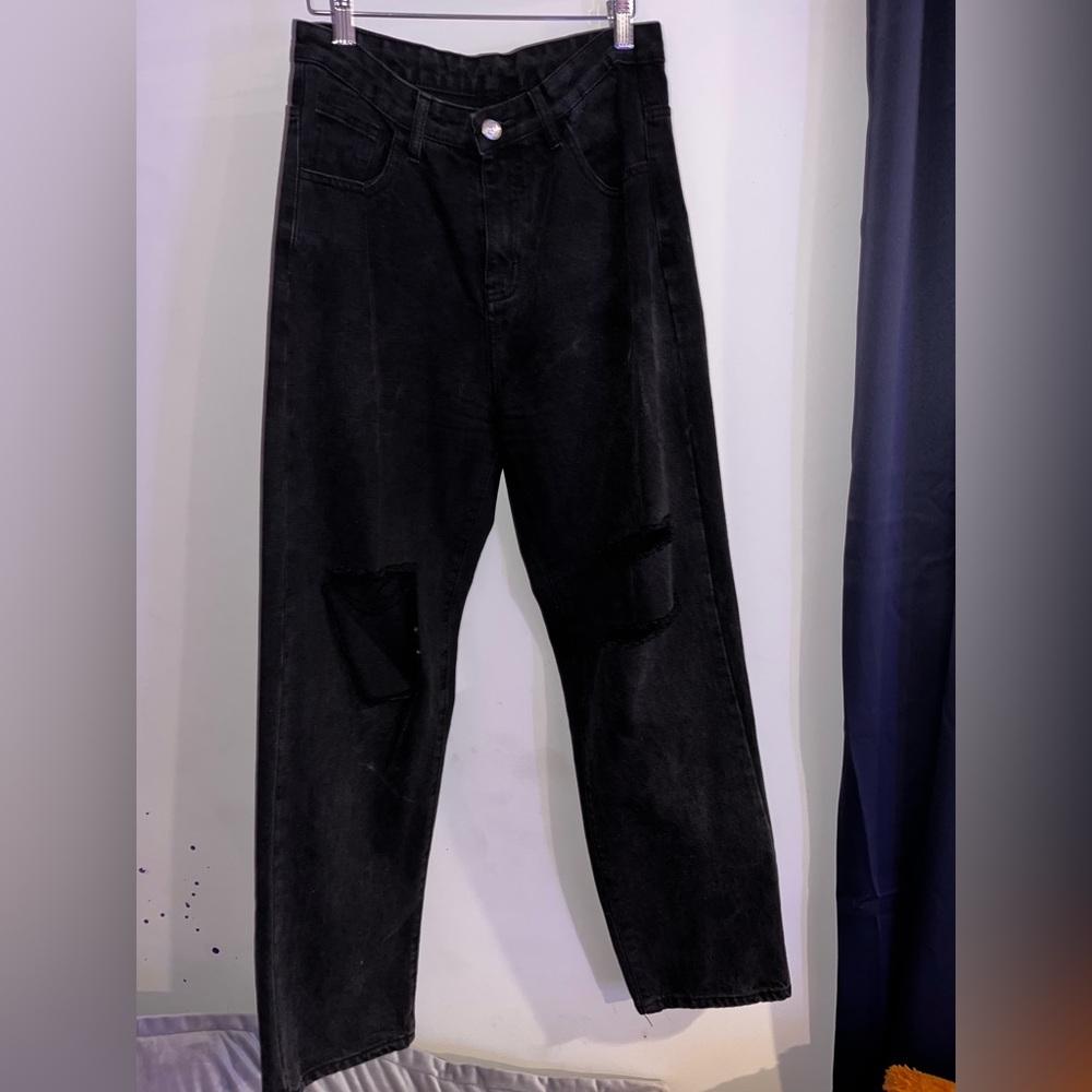 Baggy ripped black jeans.